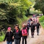 Marche en Fillière, randonnée en groupe, nature, forêt, activité en plein air, convivialité, circuit dans la nature, environnement, balade sportive, marche collective, environnement naturel, groupe de marcheurs, détente en nature, marche en forêt, activité sportive, sorties nature.